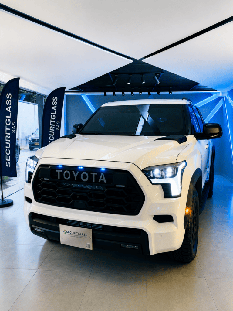 Vidrio blindado automotriz certificado NIJ y UNE EN 1063 Colombia — Securitglass